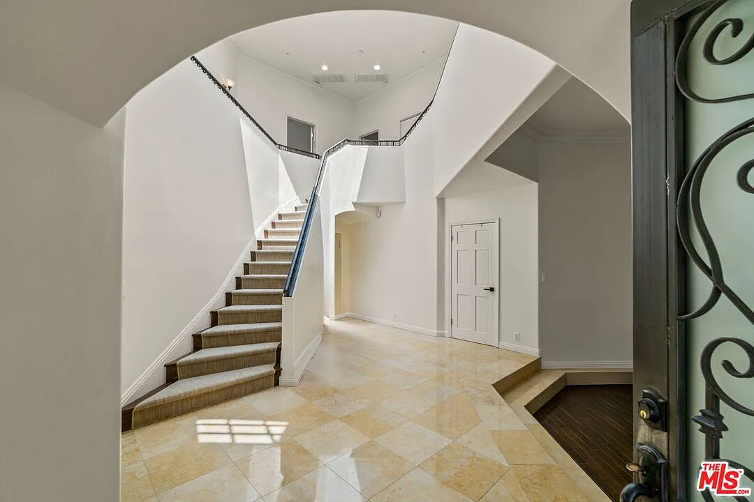 5 bed, 6.0 bath, 3904 sqft, $22,000 — Photo 4
