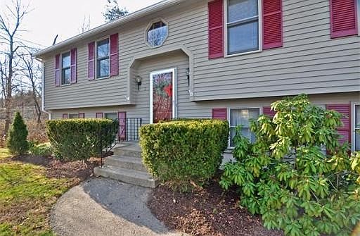 2nd image of 3 Beverly Dr