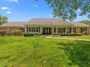 17 W Ladue Estates Dr, Saint Louis, MO 63141