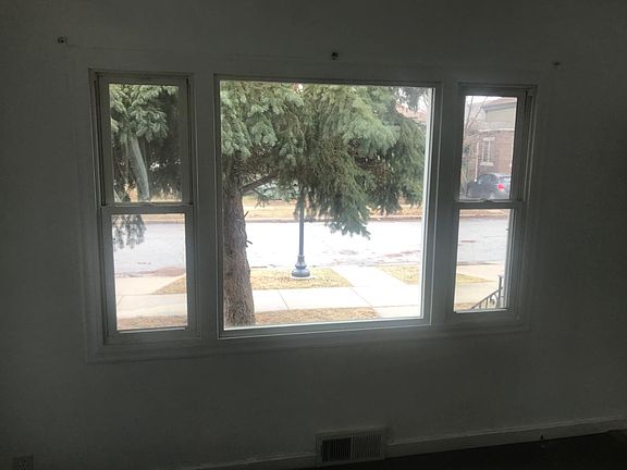 5th image of 4613 Towle Ave