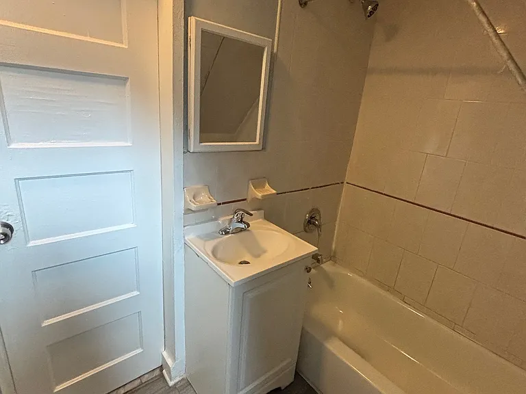 624 E 26th St #3 — Photo 8