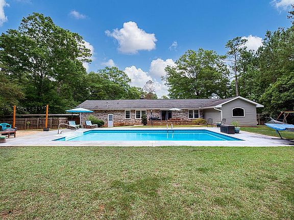 3rd image of 116 Woodland Way