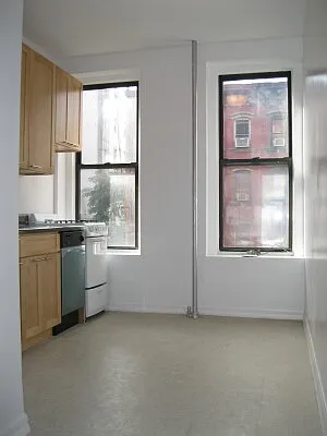 Rented by Tower Brokerage | media 33