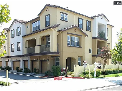 5241 Fairbanks Cmn Photo 1