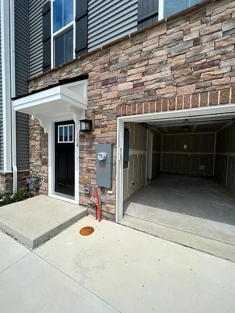 3 bed, 1960 sqft, $2,780 — Photo 3