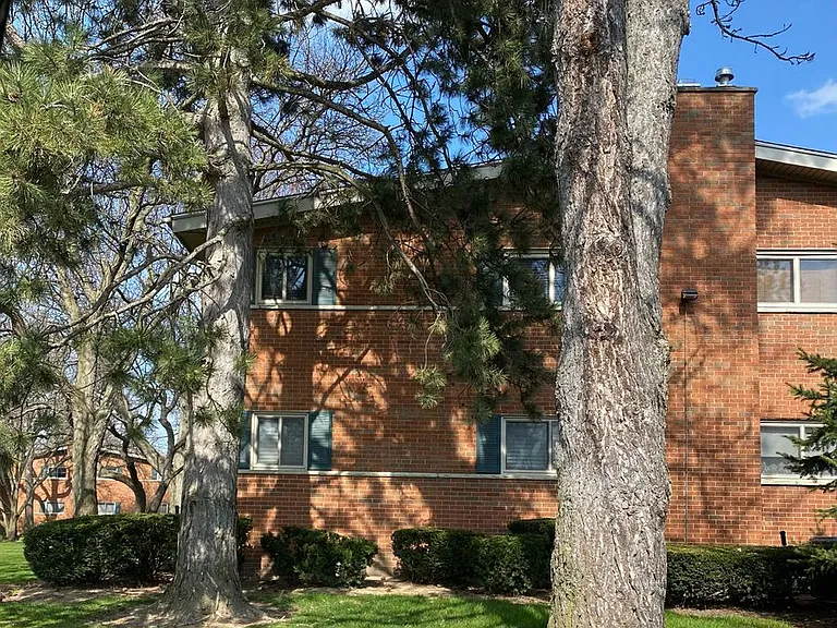 1109 Derby Rd — Photo 2