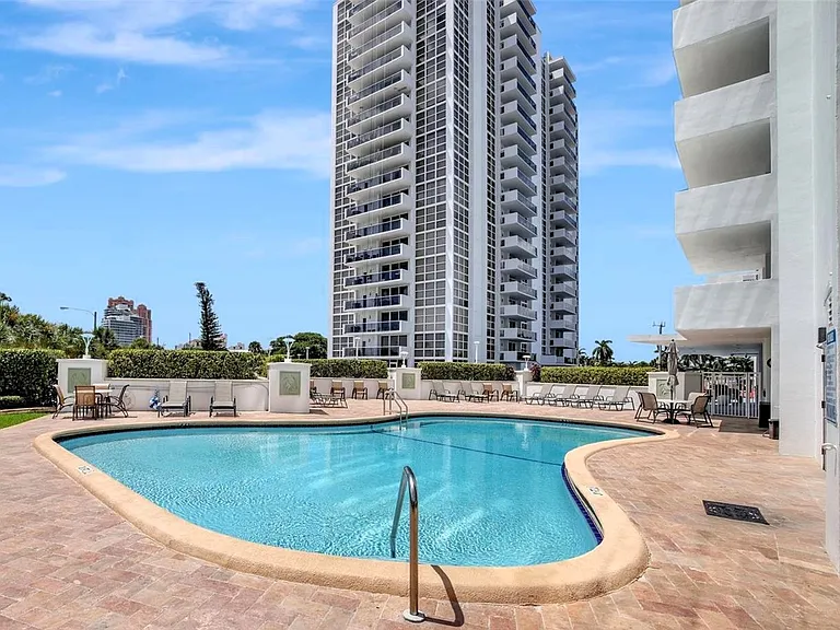 2715 N Ocean Blvd — Photo 33