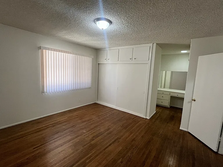 1959 Cedar Ave #1 — Photo 1