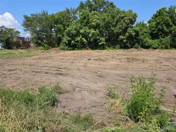 5849 Maple Ave, Saint Louis, MO 63112