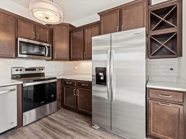 W197N16850 Stonewall DRIVE, Jackson, WI 53037