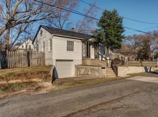 1305 N Irving Avenue, Springfield, MO 65802