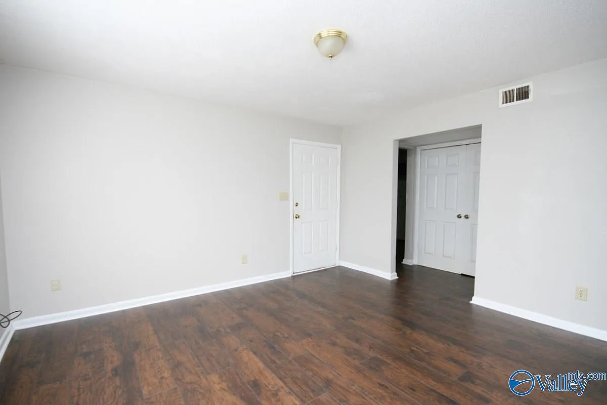 2 bed, 1.0 bath, 808 sqft, $850 — Photo 4