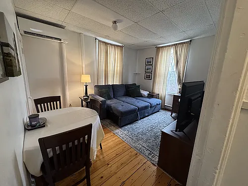 19 Crescent St Photo 1