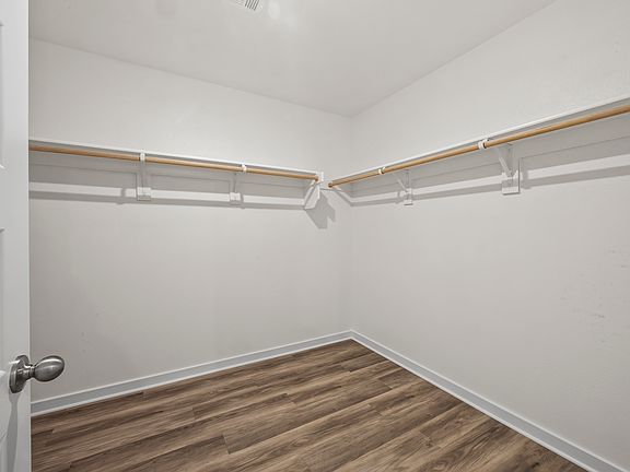 3rd image of 811 Heeler Ave