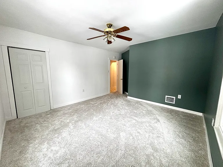 726 Stanton St — Photo 10