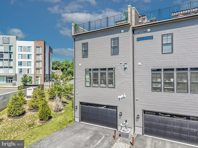 300 Squire Dr — Photo 37