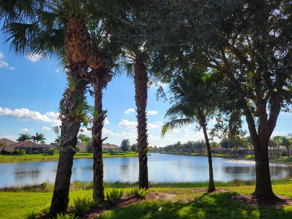 14404 Manchester Dr, Naples, FL 34114