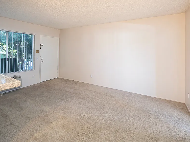 San Remo Court — Photo 5