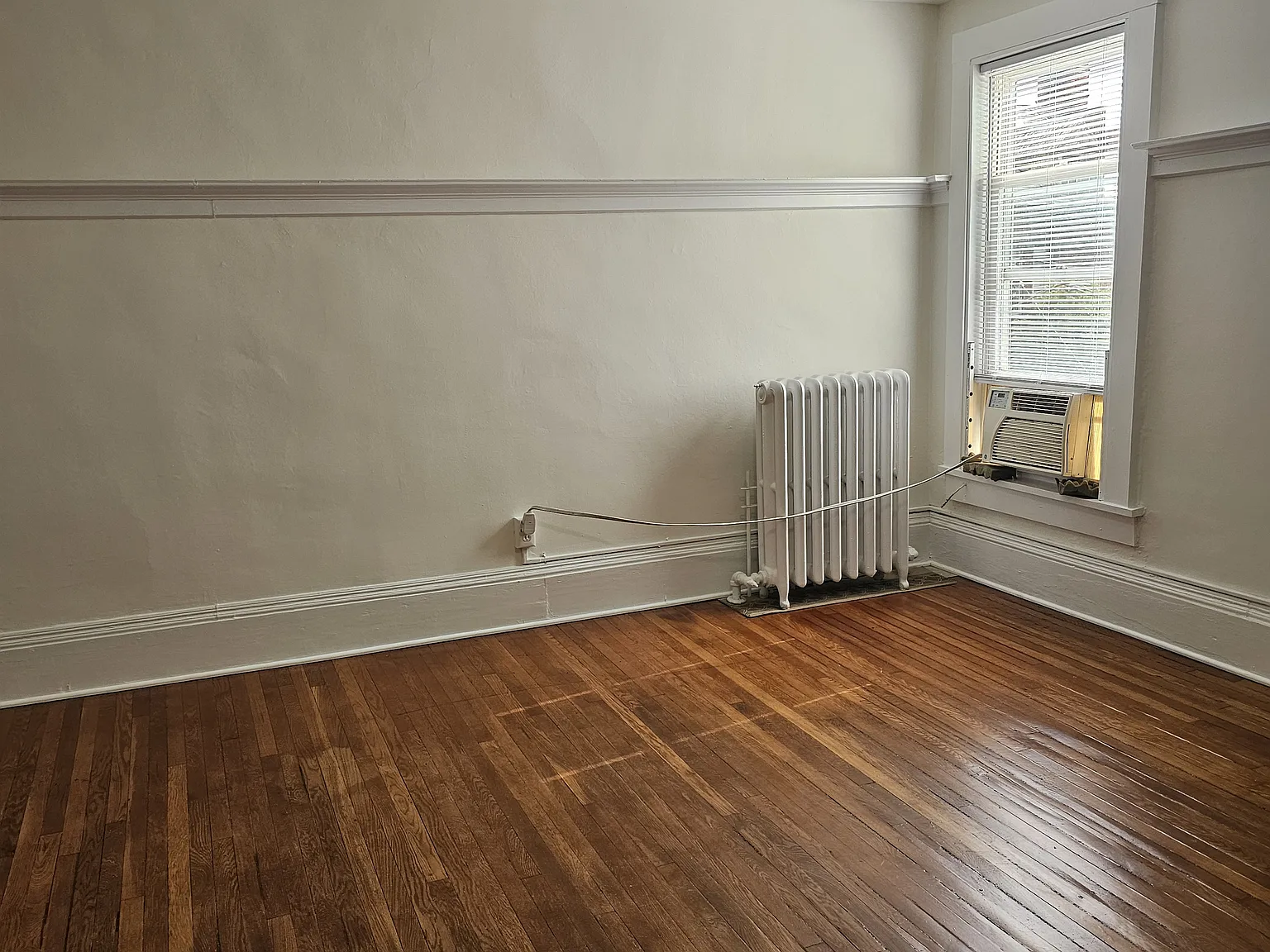 2 bed, 1300 sqft, $2,500 — Photo 4
