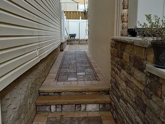 3rd image of 61 Sandalwood Dr Floor 1