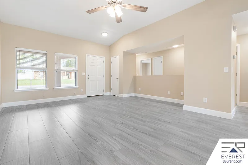 3 bed, 2.0 bath, 1971 sqft, $1,950 — Photo 4