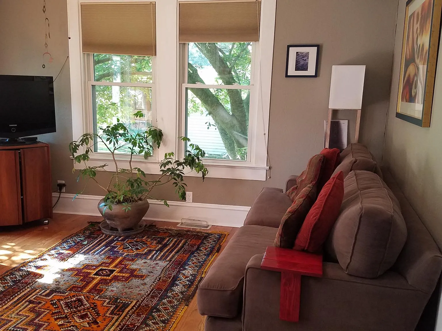 3 bed, 1200 sqft, $2,100 — Photo 2