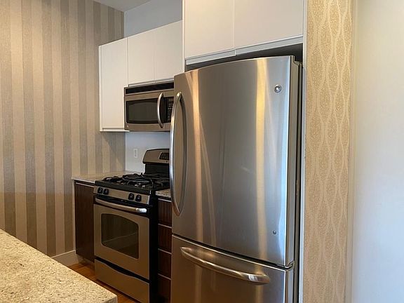 3rd image of 804 Bergen St #206