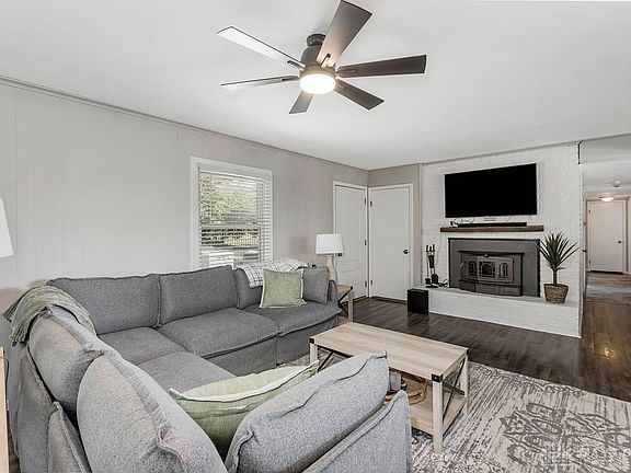 4th image of 500 Northwood Ter