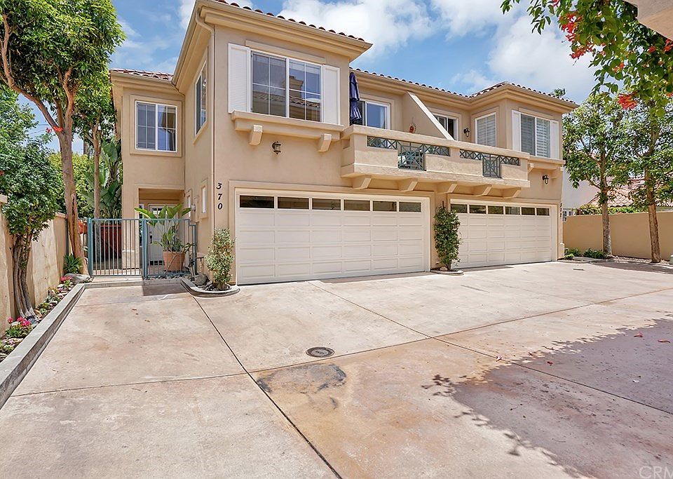 1st image of 370 E 15th St