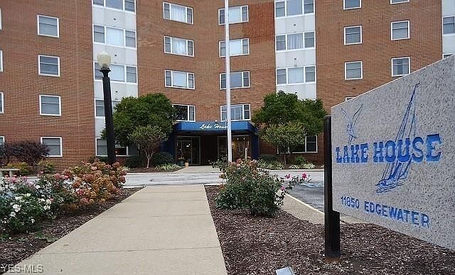 1st image of 11850 Edgewater Dr APT 713