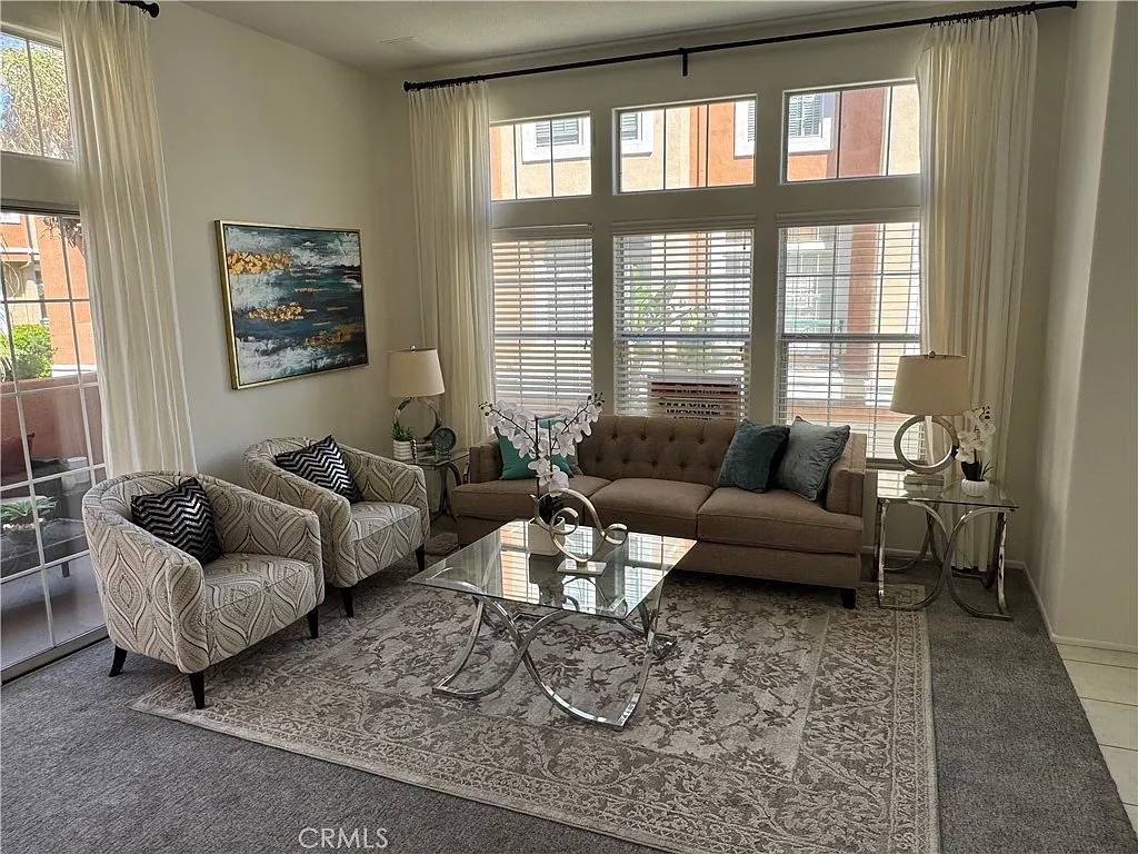 2 bed, 2.5 bath, 1347 sqft, $3,950 — Photo 2