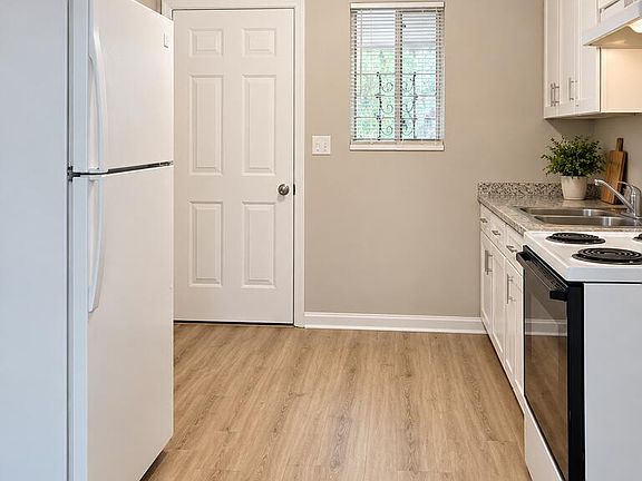 4th image of 850 Magnolia Ave #B