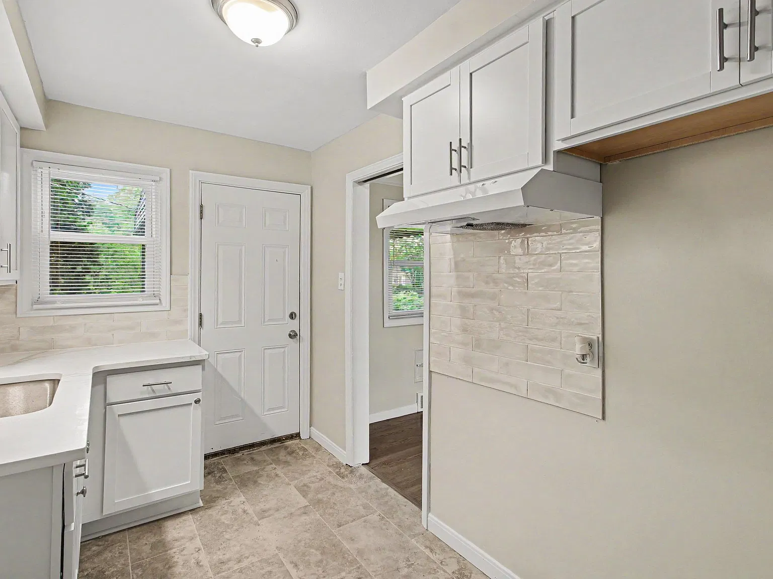 2 bed, 912 sqft, $1,450 — Photo 2