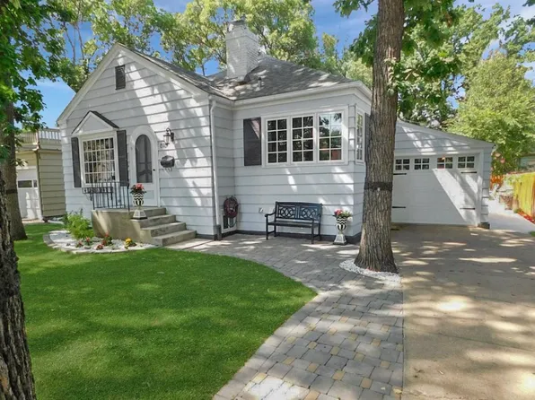 818 4th Ave NW, Minot, ND 58703