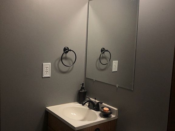 4th image of 509 SE Sherri Ln