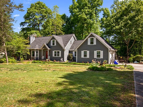 2nd image of 111 Oak Forest Dr SE
