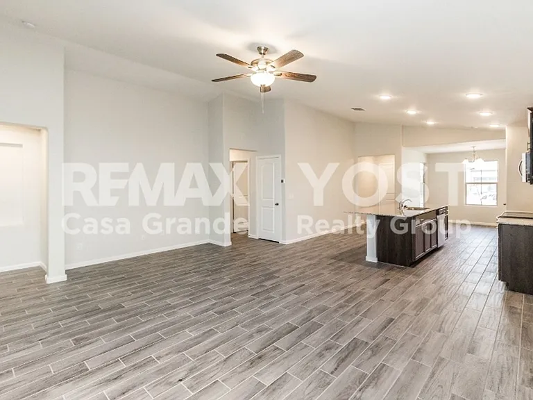 803 W Jardin Dr — Photo 3