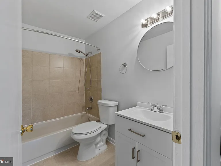 6901 Victoria Dr #I — Photo 19