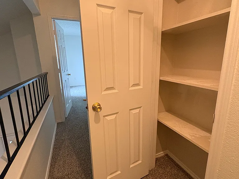 827 W Harwood Rd #E — Photo 12