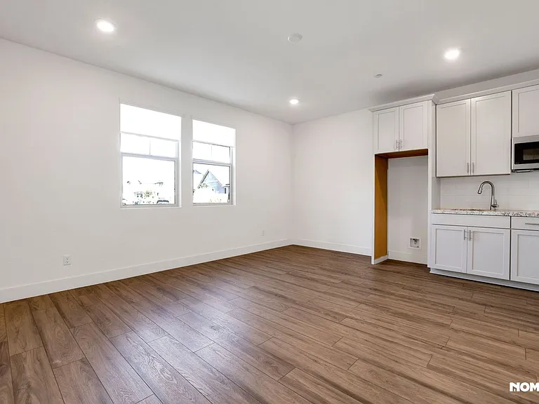 12925 Knightsbrook Ave — Photo 18