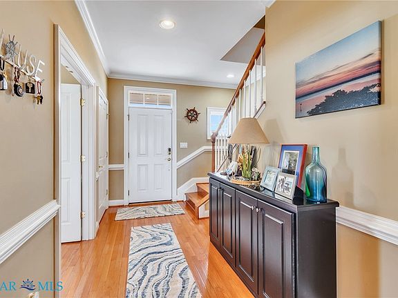4th image of 564 Riverside Dr