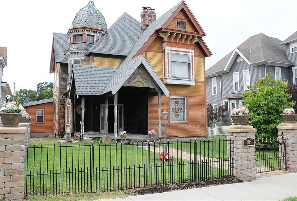 1st image of 303 N 7th St