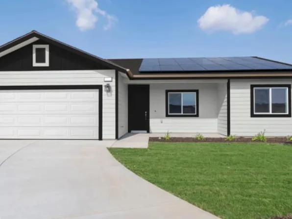 824 N Palm Street, Woodlake, CA 93286