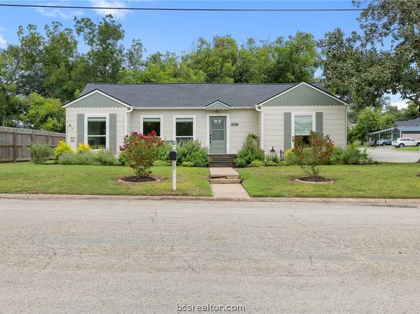 114 E Obryant St, Bellville, TX 77418