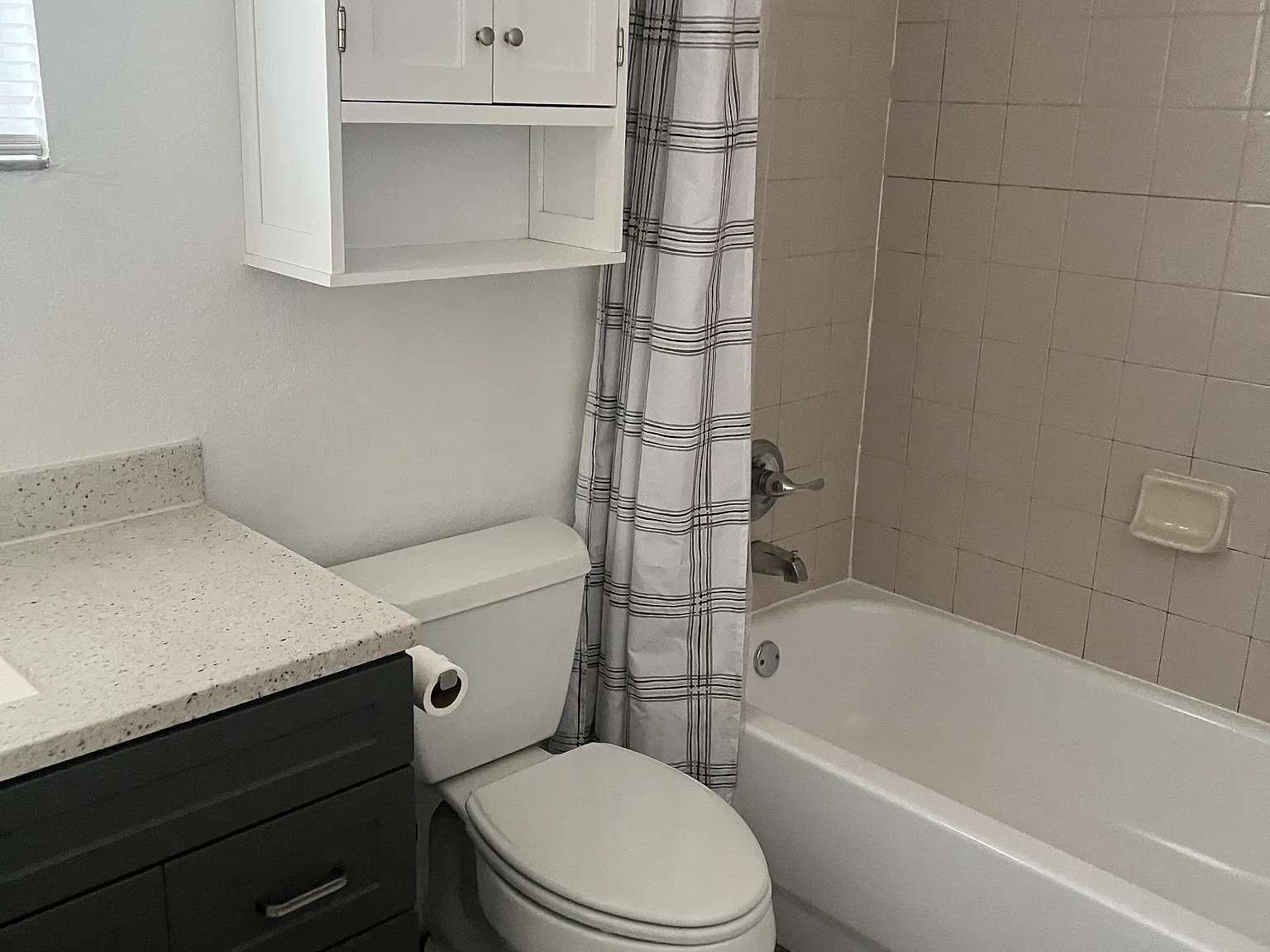 1 bed, 650 sqft, $1,700 — Photo 4
