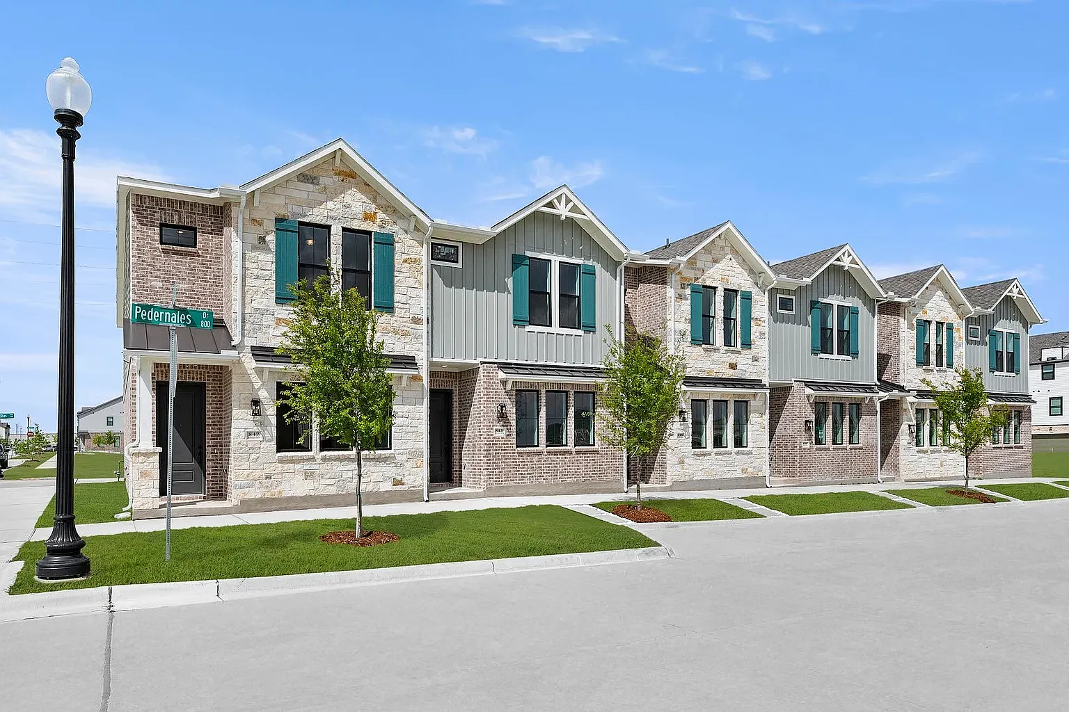 3 bed, 2.5 bath, 1526 sqft, $2,800 — Photo 3