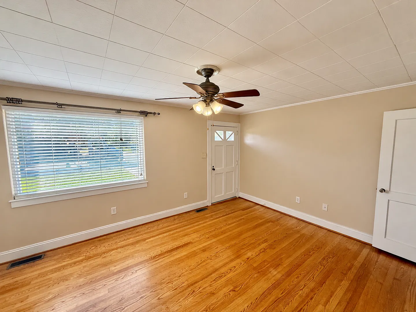 Two bedroom, 1 bath house in Graham — Photo 3
