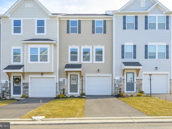 14 Trotting Rd, Inwood, WV 25428