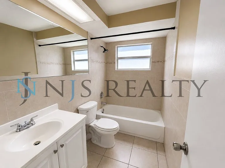 3034 Roxbury Dr — Photo 9