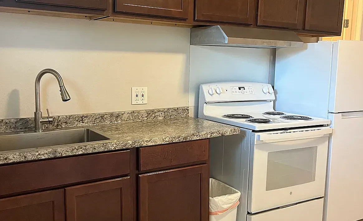 1 bed, 400 sqft, $695 — Photo 1